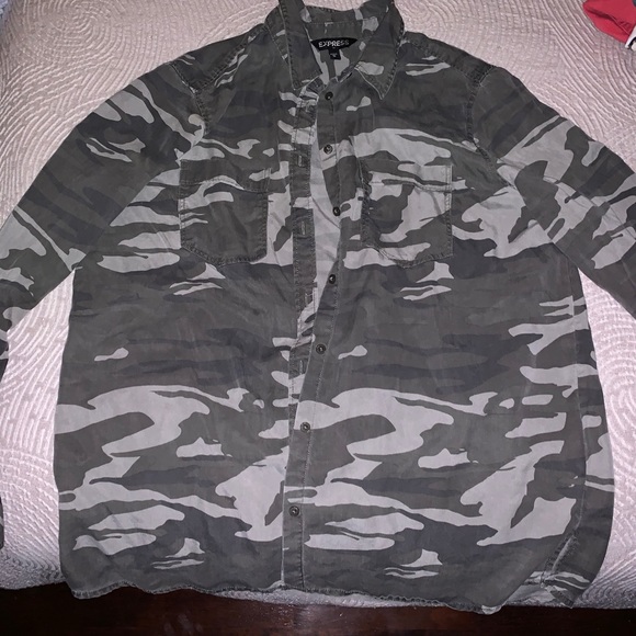 Button up - Picture 1 of 1